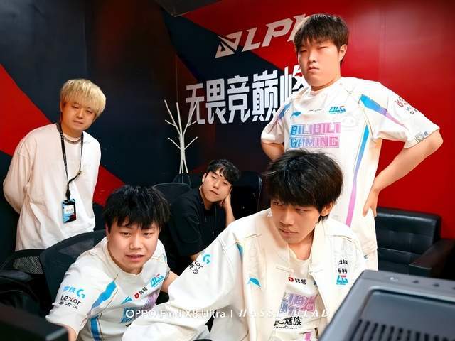 举足轻重 举足轻重