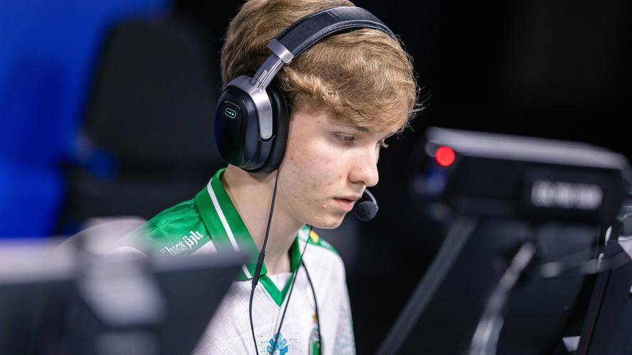 小卡复苏了，哈登终于可以休息了.